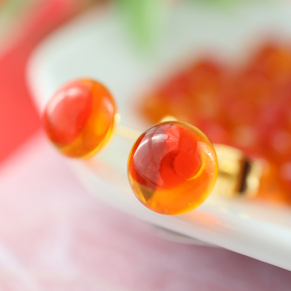 《特集掲載》ガラスのいくら1粒ピアス イクラ 縁起物 オレンジ フェイクフード ガラス ガラスフュージング 朱色 16枚目の画像