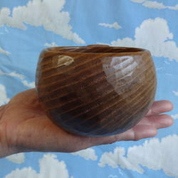 スマイルマークが浮かぶ　茶色い真桑の一木彫りコーヒーカップ　 11枚目の画像
