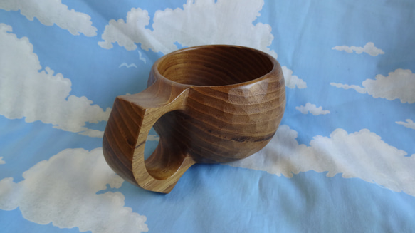 スマイルマークが浮かぶ　茶色い真桑の一木彫りコーヒーカップ　 6枚目の画像