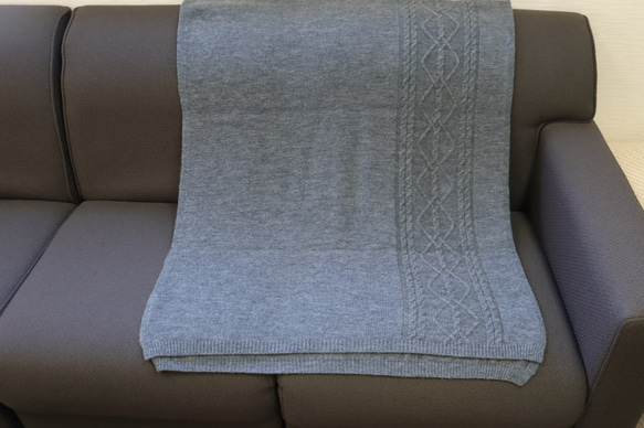 エアリースパン(メリノウール100％）アラン柄大判ニットストール＆ブランケット【チャコールグレー】 3枚目の画像