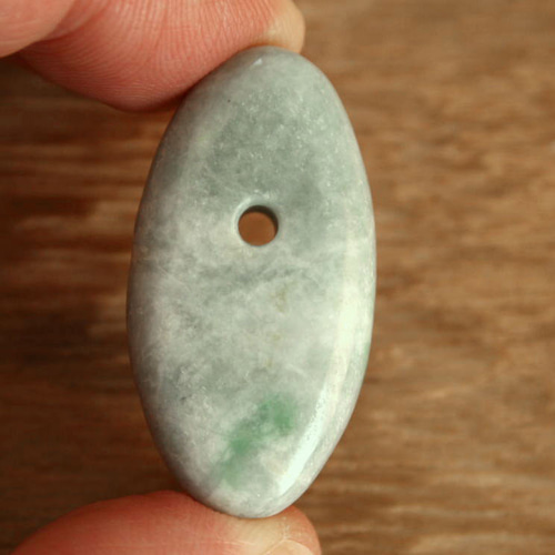 糸魚川翡翠大珠 C01513 36.5mm*19mm*9mm 糸魚川産 ひすい 大珠