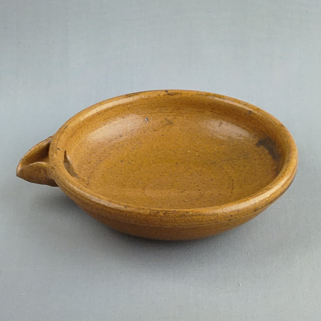 片口型変形皿　伊羅保釉　【商品番号：00124】