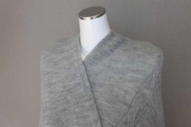 エアリースパン(メリノウール100％）ケーブル柄大判ニットストール＆ブランケット【グレー杢】