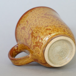 里秋窯のテーブルアイテム。金花紋マグカップ。陶器 2枚目の画像