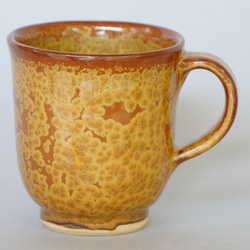 里秋窯のテーブルアイテム。金花紋マグカップ。陶器 1枚目の画像