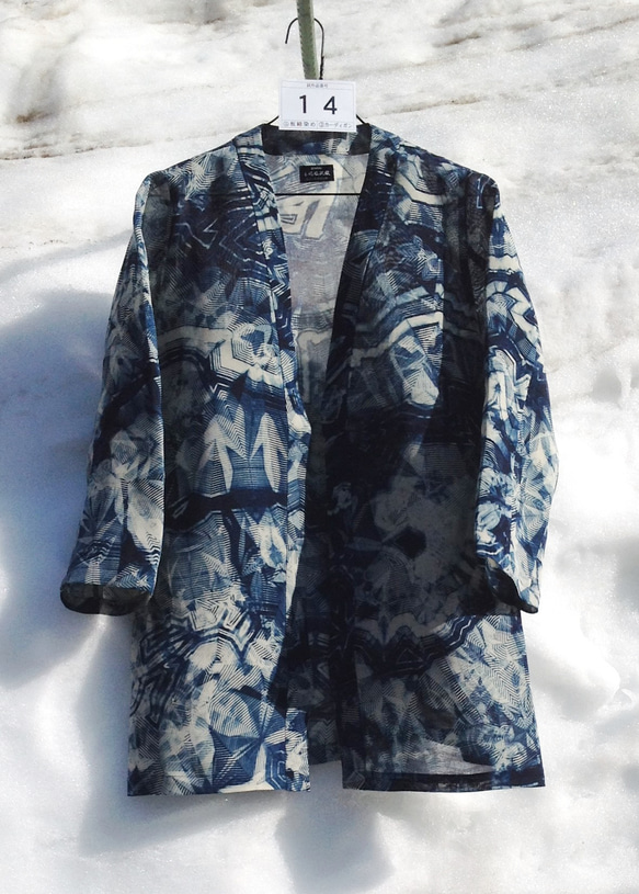 伝統織物のトップブランド夏塩沢に本藍染めを施した洋服オリジナルブランド『ナツシオンブルー』板締染（カーディガン14） 5枚目の画像