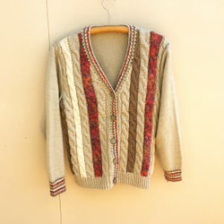 国産糸で編んだ人気のベージュふんわりカーデイガン 長袖 手編み　 4枚目の画像