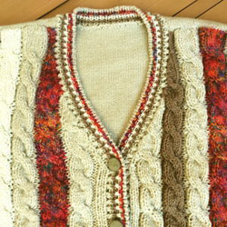 国産糸で編んだ人気のベージュふんわりカーデイガン 長袖 手編み　 6枚目の画像