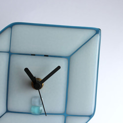 新作！ガラス時計 立方体  small ホワイト×ブルーグレー　壁掛け時計・置時計 クリスマスギフト 6枚目の画像