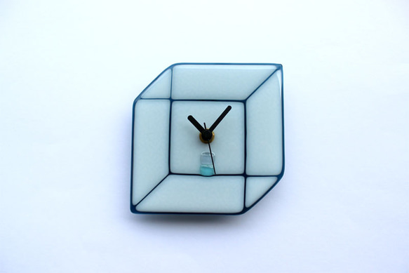 新作！ガラス時計 立方体  small ホワイト×ブルーグレー　壁掛け時計・置時計 クリスマスギフト 4枚目の画像