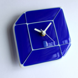 ガラス時計 立方体 small ロイヤルブルー×ホワイト　壁掛け時計・置時計 2枚目の画像