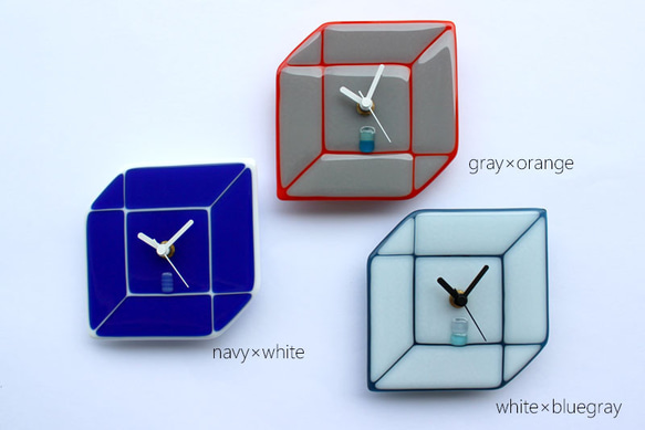 ガラス時計 立方体 small ロイヤルブルー×ホワイト　壁掛け時計・置時計 5枚目の画像