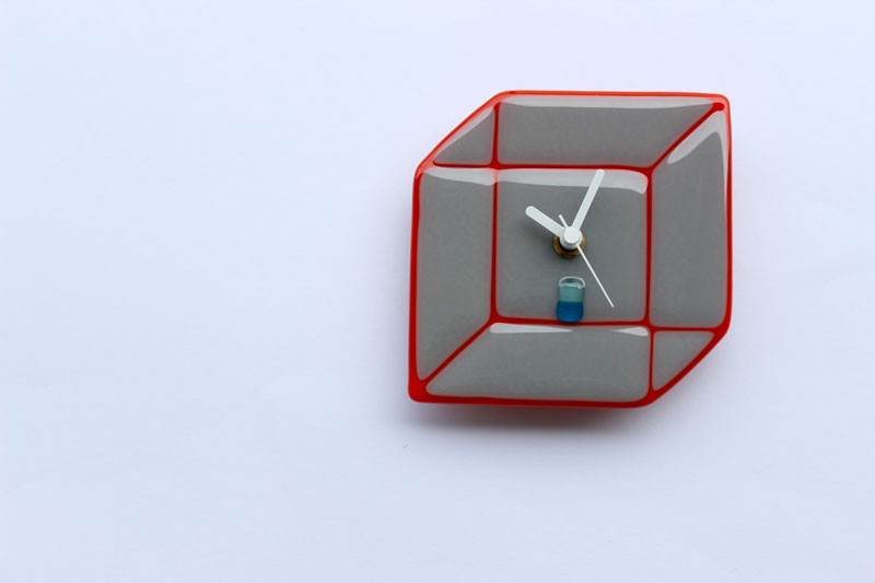 ガラス時計 立方体  small グレー×オレンジ　壁掛け時計・置時計