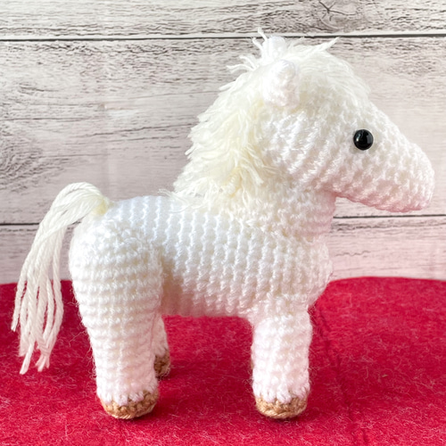 受注製作】白馬のお正月飾り2026 干支 午年 あみぐるみ 馬のはな