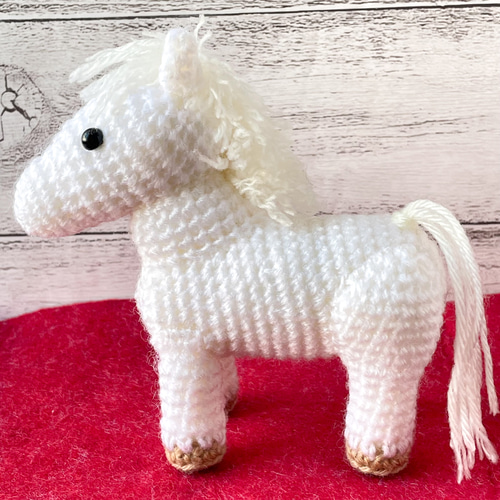 受注製作】白馬のお正月飾り2026 干支 午年 あみぐるみ 馬のはな❋うた