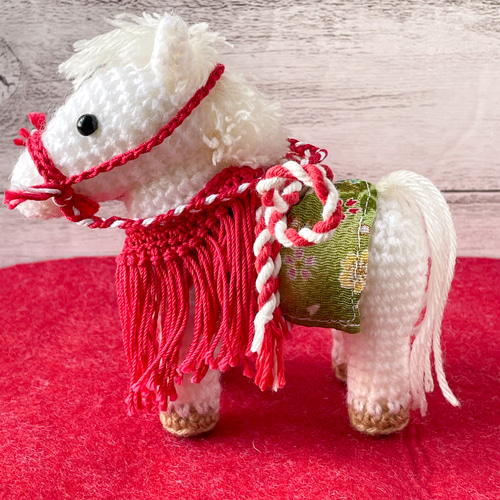 受注製作】白馬のお正月飾り2026 干支 午年 あみぐるみ 馬のはな❋うた