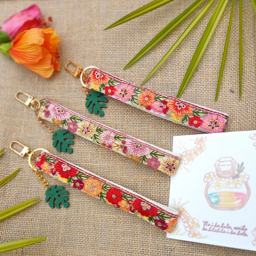 インド刺繍リボンのハンドストラップ(トロピカル・ストラップ・腕  