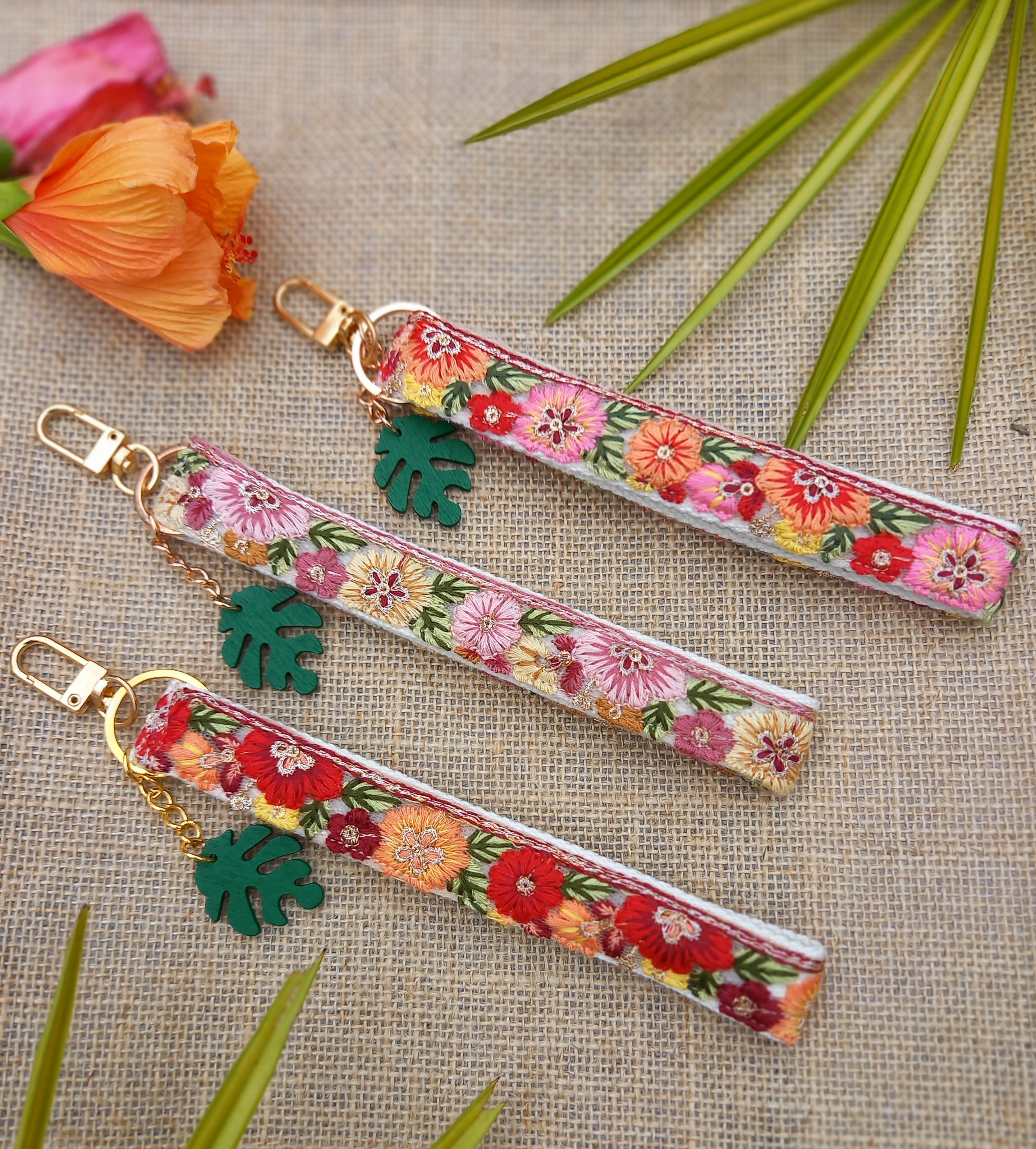 刺繍　キーホルダー　ストラップ　アガベ　チタノタ　ハンドメイド