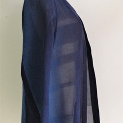 伝統織物のトップブランド夏塩沢に本藍染めを施した洋服オリジナルブランド『ナツシオンブルー』ぼかし染（カーディガン20） 2枚目の画像
