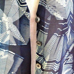 伝統織物のトップブランド夏塩沢に本藍染めを施した洋服オリジナルブランド『ナツシオンブルー』板締染（ジャケット21） 2枚目の画像