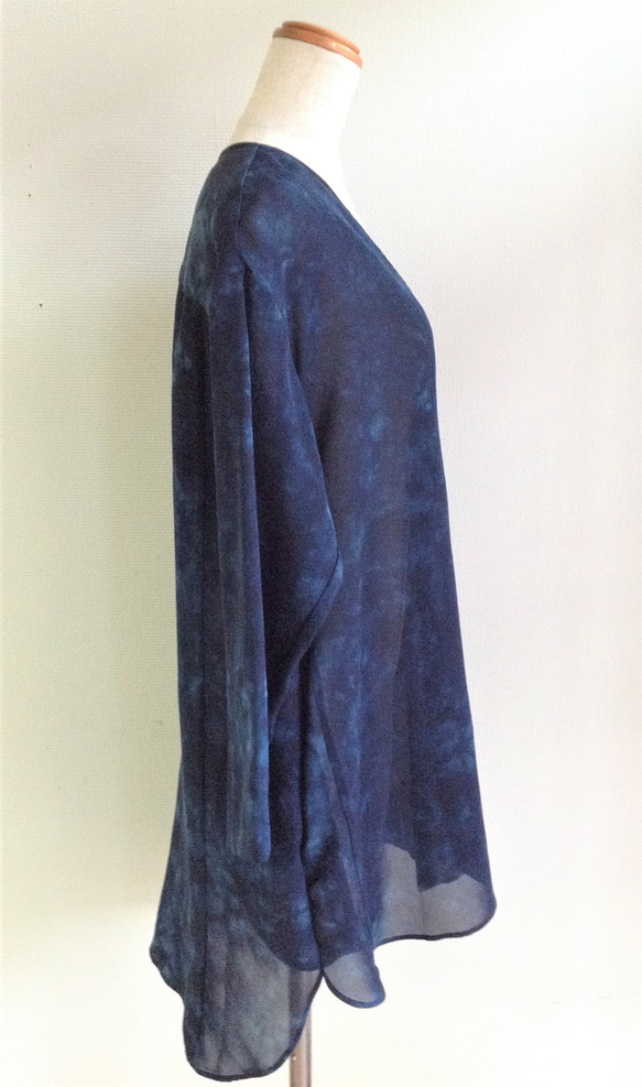 伝統織物のトップブランド夏塩沢に本藍染めを施した洋服オリジナルブランド『ナツシオンブルー』むらくも染（ジャケット23） 3枚目の画像
