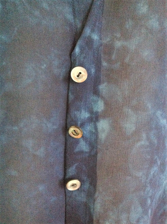 伝統織物のトップブランド夏塩沢に本藍染めを施した洋服オリジナルブランド『ナツシオンブルー』むらくも染（ジャケット23） 2枚目の画像