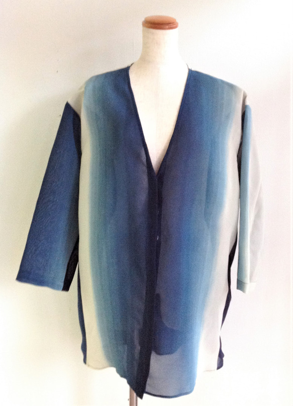 伝統織物のトップブランド夏塩沢に本藍染めを施した洋服オリジナルブランド『ナツシオンブルー』ぼかし染（ジャケット24） 1枚目の画像