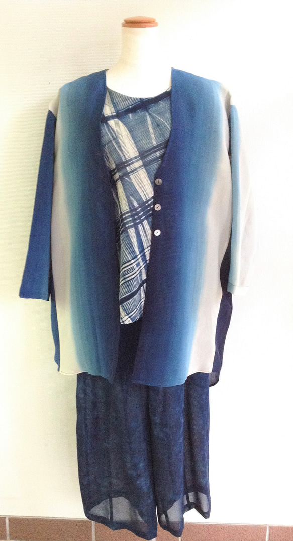 伝統織物のトップブランド夏塩沢に本藍染めを施した洋服オリジナルブランド『ナツシオンブルー』ぼかし染（ジャケット24） 5枚目の画像