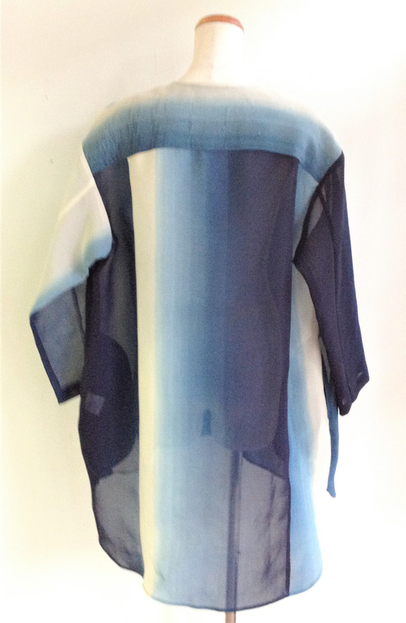伝統織物のトップブランド夏塩沢に本藍染めを施した洋服オリジナルブランド『ナツシオンブルー』ぼかし染（ジャケット24） 4枚目の画像