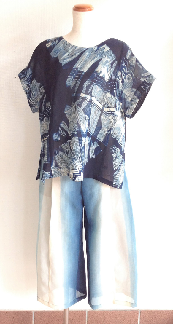伝統織物のトップブランド夏塩沢に本藍染めを施した洋服オリジナルブランド『ナツシオンブルー』ぼかし染（パンツ31） 4枚目の画像