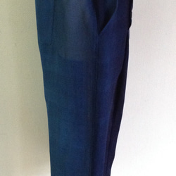 伝統織物のトップブランド夏塩沢に本藍染めを施した洋服オリジナルブランド『ナツシオンブルー』ぼかし染（パンツ32） 2枚目の画像