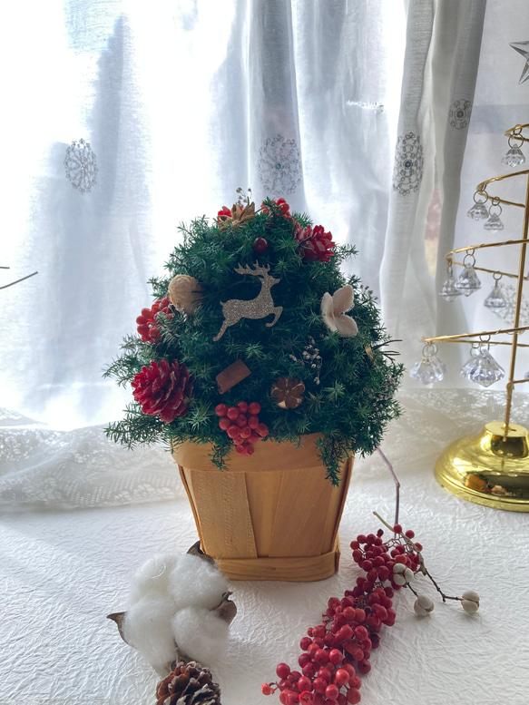 早割クリスマス2023 creema プリザーブドフラワーキラキラのトナカイに木の実 卓上クリスマスツリーLEDライト 4枚目の画像