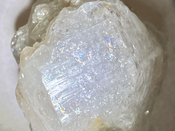 ゴールデンマイカ内包✨　レインボー エレスチャル  骸骨水晶　原石 5枚目の画像