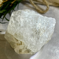 ゴールデンマイカ内包✨　レインボー エレスチャル  骸骨水晶　原石 2枚目の画像
