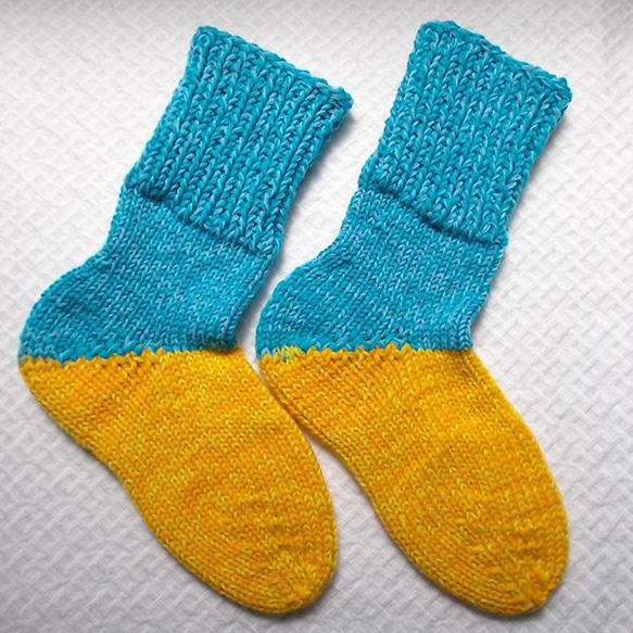 ウクライナ支援】厚手の手編み靴下 サイズ23～23.5㎝位の方用 純毛の