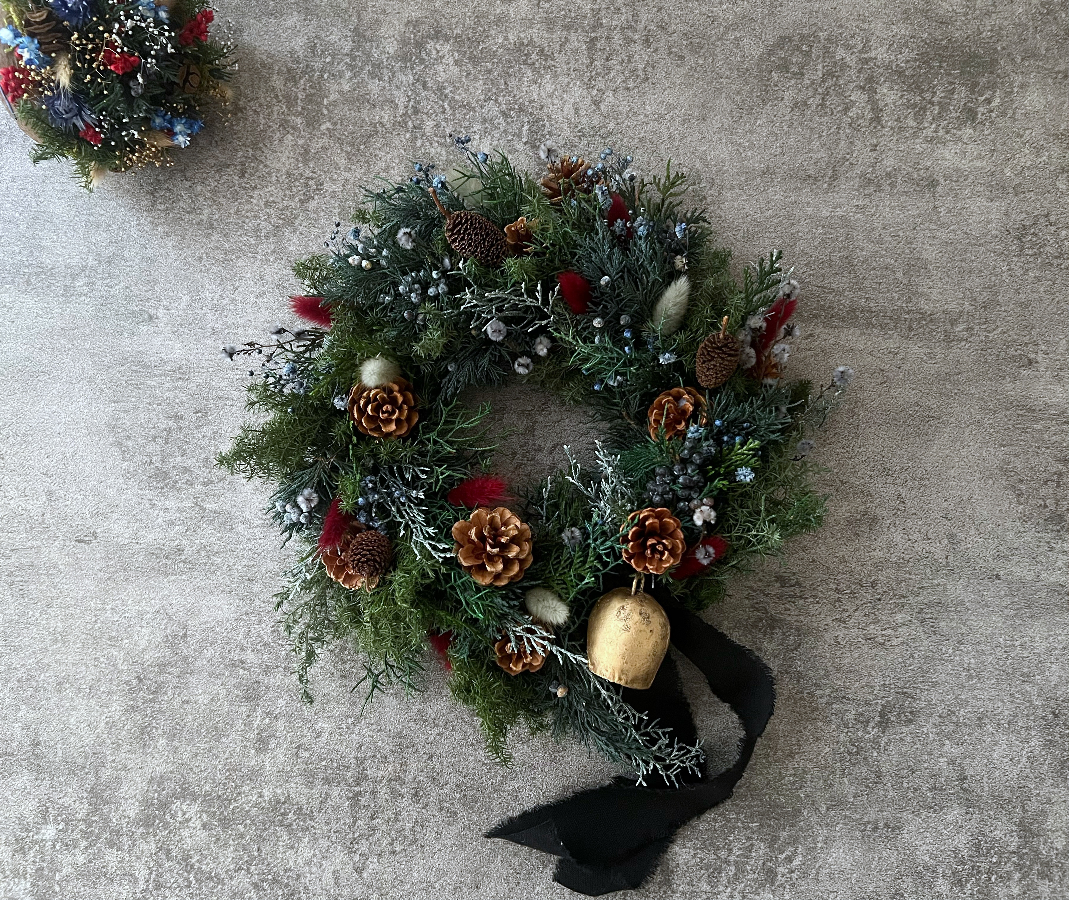 マウンテンジュニパーと松ぼっくりのリース クリスマス クリスマス