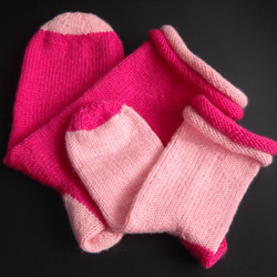 手編みの靴下　セット商品　メリノウールで編んだ、ママと小さなレディーのためのお揃いの靴下 5枚目の画像