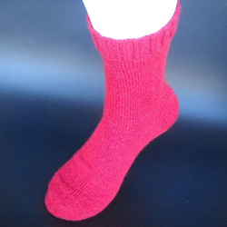 手編みの靴下　還暦のお祝いのための赤い靴下 （男性用） 1枚目の画像