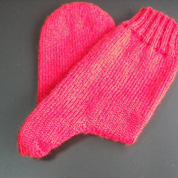 手編みの靴下　還暦のお祝いのための赤い靴下 （男性用） 3枚目の画像