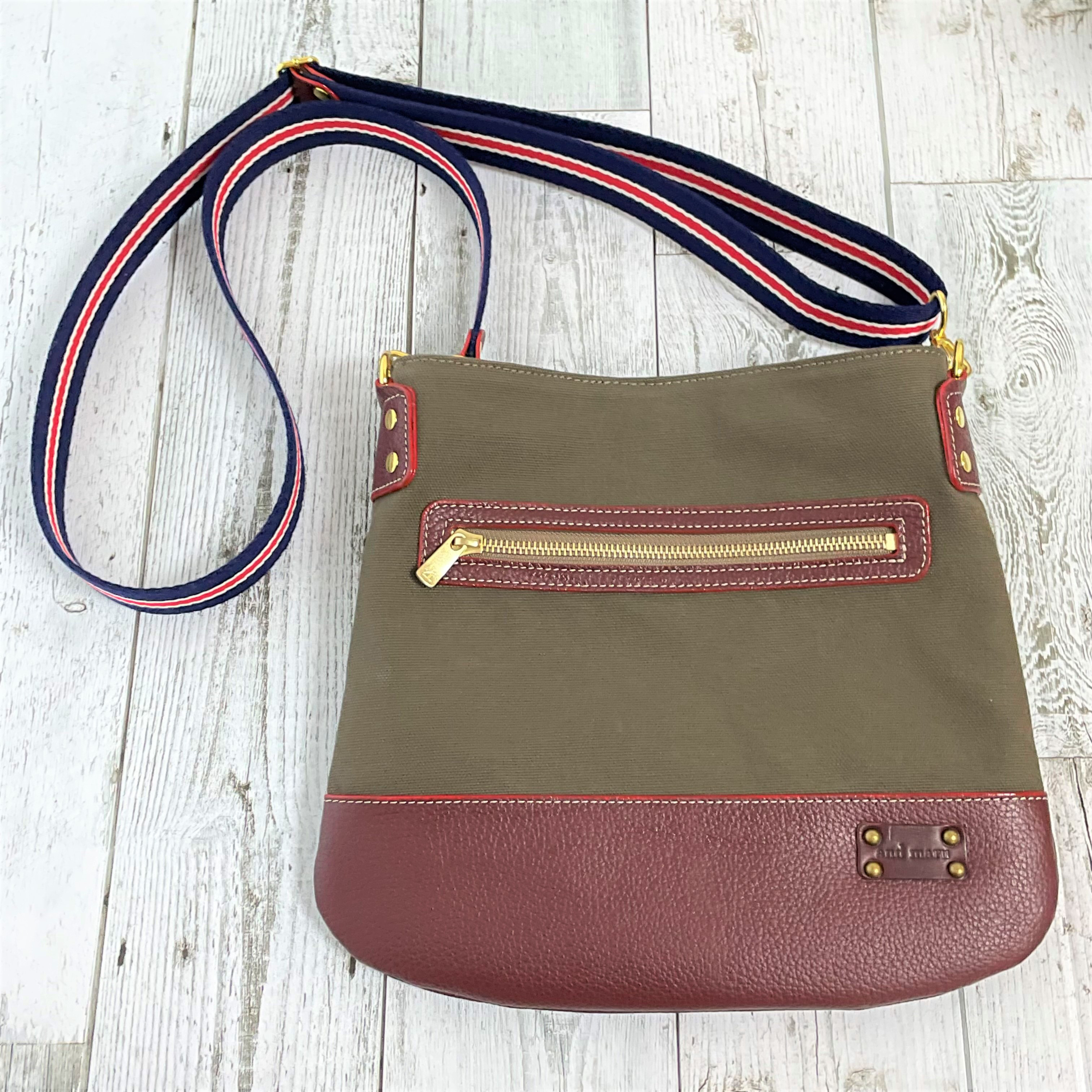 帆布と革のサコッシュ（カーキ×ボルドー）