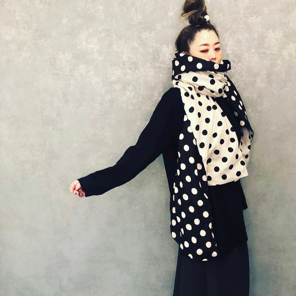 ■現貨■ [11月12日補貨] “四用” 2米大號復古亞麻圍巾/披肩/圍巾，波點圖案，秋季款 第3張的照片