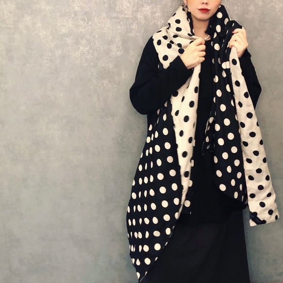 ■現貨■ [11月12日補貨] “四用” 2米大號復古亞麻圍巾/披肩/圍巾，波點圖案，秋季款 第4張的照片