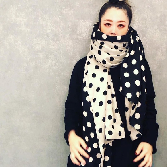 ■現貨■ [11月12日補貨] “四用” 2米大號復古亞麻圍巾/披肩/圍巾，波點圖案，秋季款 第2張的照片