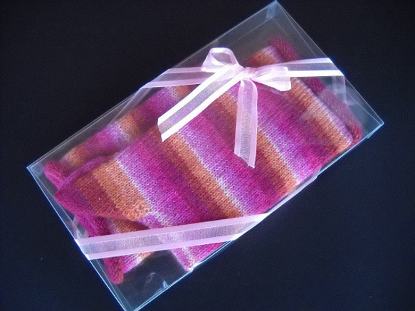 手編みの靴下　ピンク、赤、オレンジの暖か色靴下（女性用） 6枚目の画像