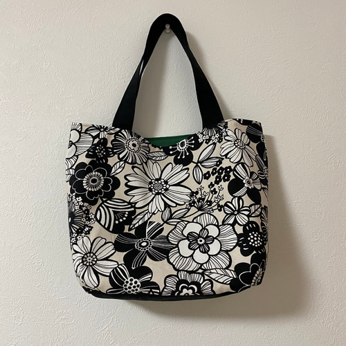 は自分にプチご褒美を 花柄のトートバッグ （黒×ベージュ） ピン トートバッグ バッグ