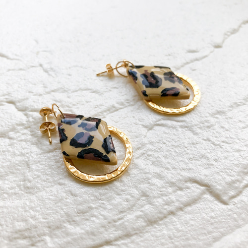 ヒョウ柄/レオパード柄×ゴールドパーツのピアス/イヤリング/アニマル