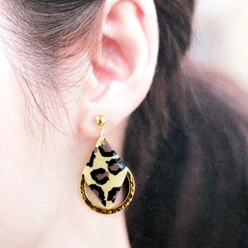 ヒョウ柄/レオパード柄×ゴールドパーツのピアス/イヤリング/アニマル