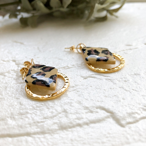 ヒョウ柄/レオパード柄×ゴールドパーツのピアス/イヤリング/アニマル