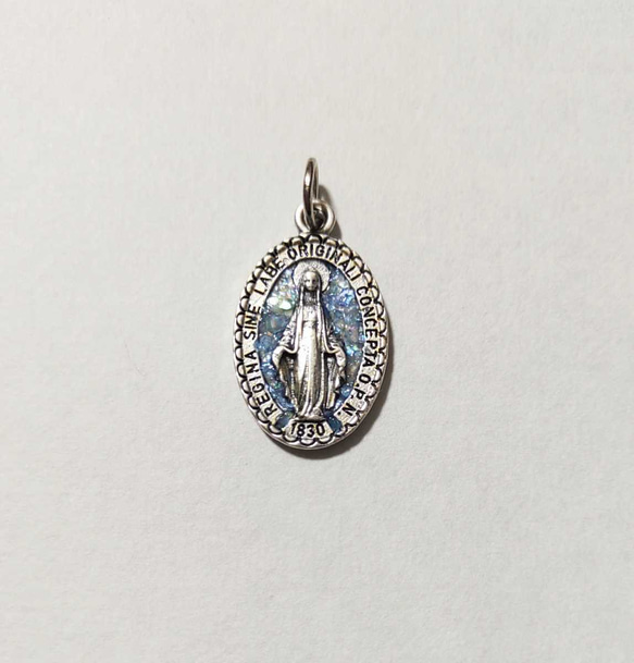 聖母マリア様とブルーシェルフレークのペンダントトップ16×27㎜ 2枚目の画像