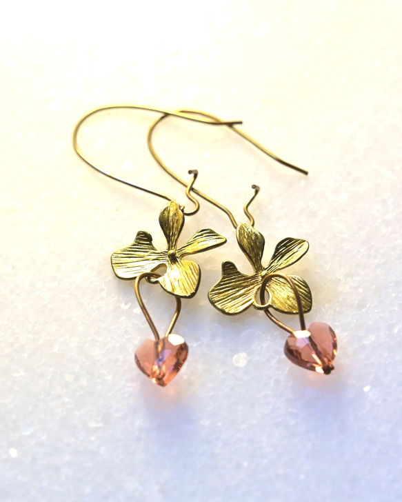 Petal with Heart Earring 花瓣+愛心 手作耳環 第3張的照片